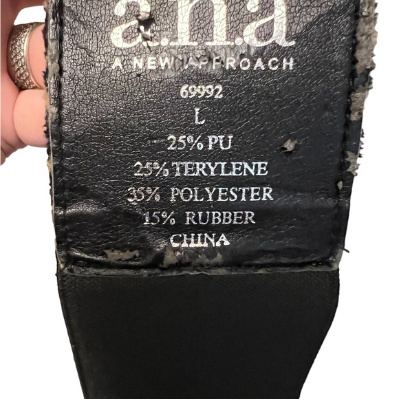 Sexy and timeless! Size L, leopard and black belt with large buckle. Stretches. - Picture 2 of 3